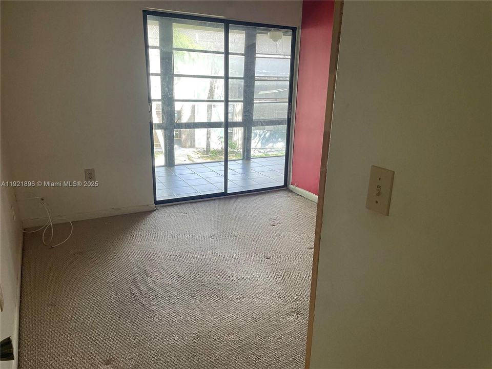 For Sale: $199,900 (2 beds, 1 baths, 870 Square Feet)