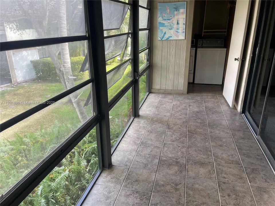 For Sale: $199,900 (2 beds, 1 baths, 870 Square Feet)