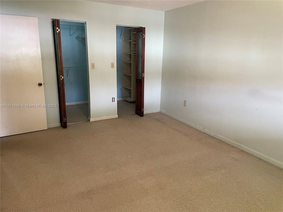 For Sale: $199,900 (2 beds, 1 baths, 870 Square Feet)