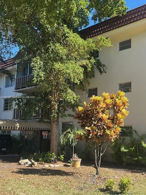 待售: $145,000 (2 贝兹, 1 浴室, 874 平方英尺)