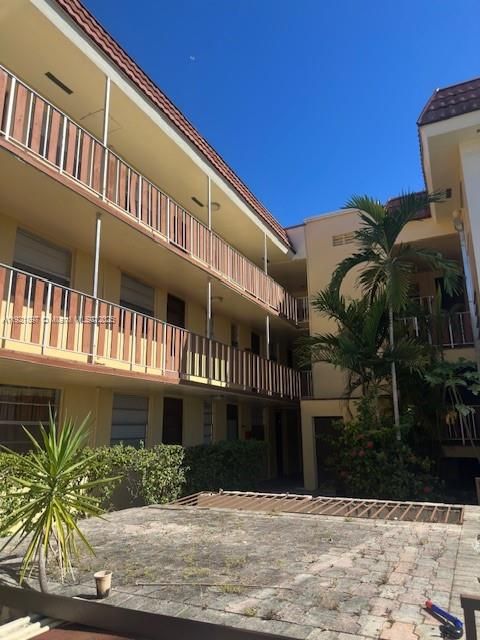 待售: $145,000 (2 贝兹, 1 浴室, 874 平方英尺)