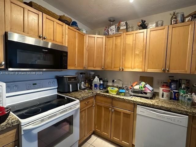 待售: $145,000 (2 贝兹, 1 浴室, 874 平方英尺)