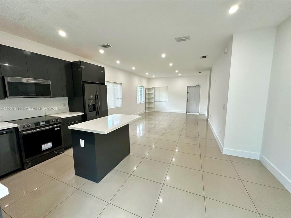 For Rent: $6,500 (4 beds, 2 baths, 1483 Square Feet)