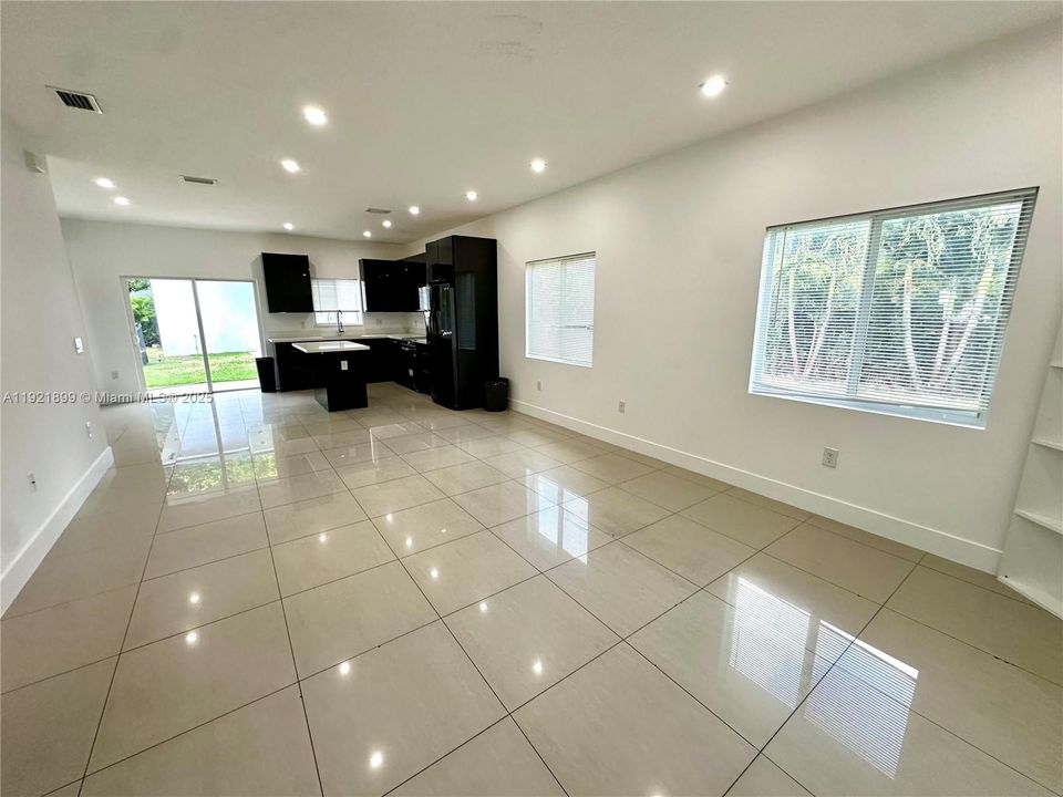 For Rent: $6,500 (4 beds, 2 baths, 1483 Square Feet)