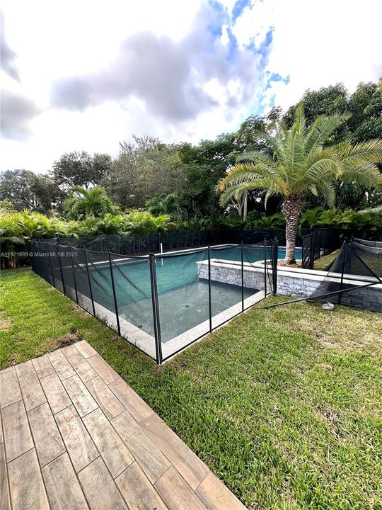 For Rent: $6,500 (4 beds, 2 baths, 1483 Square Feet)