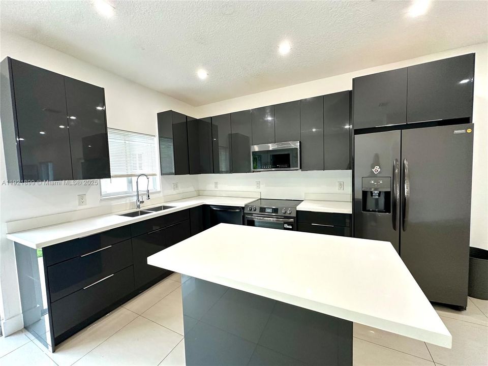 For Rent: $6,500 (4 beds, 2 baths, 1483 Square Feet)