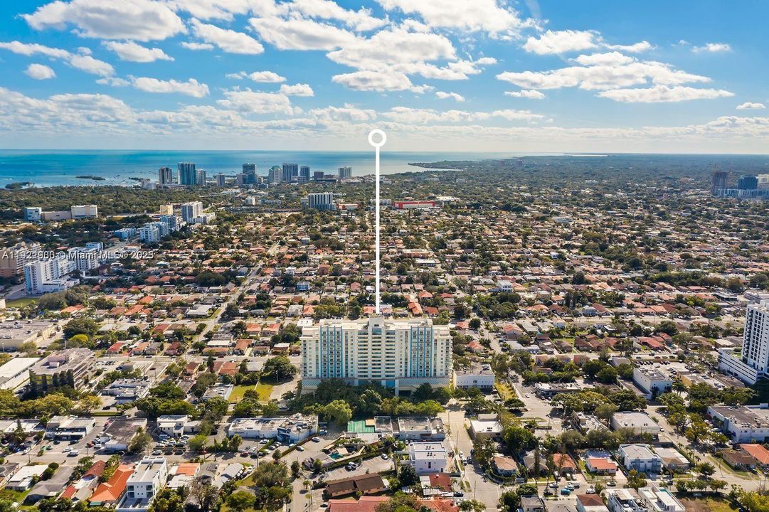 Active With Contract: $2,500 (1 beds, 1 baths, 752 Square Feet)