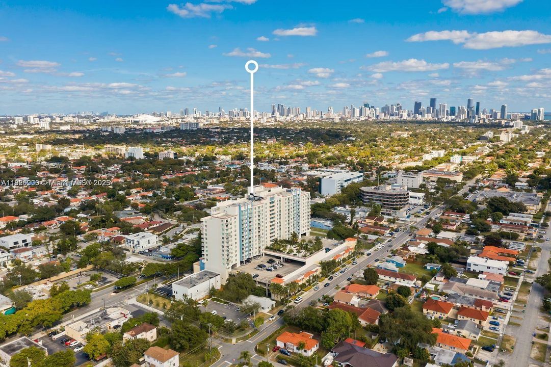 Active With Contract: $2,500 (1 beds, 1 baths, 752 Square Feet)