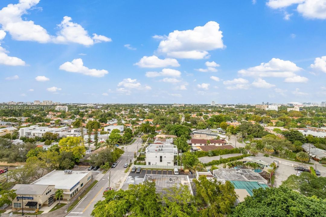 Active With Contract: $2,500 (1 beds, 1 baths, 752 Square Feet)