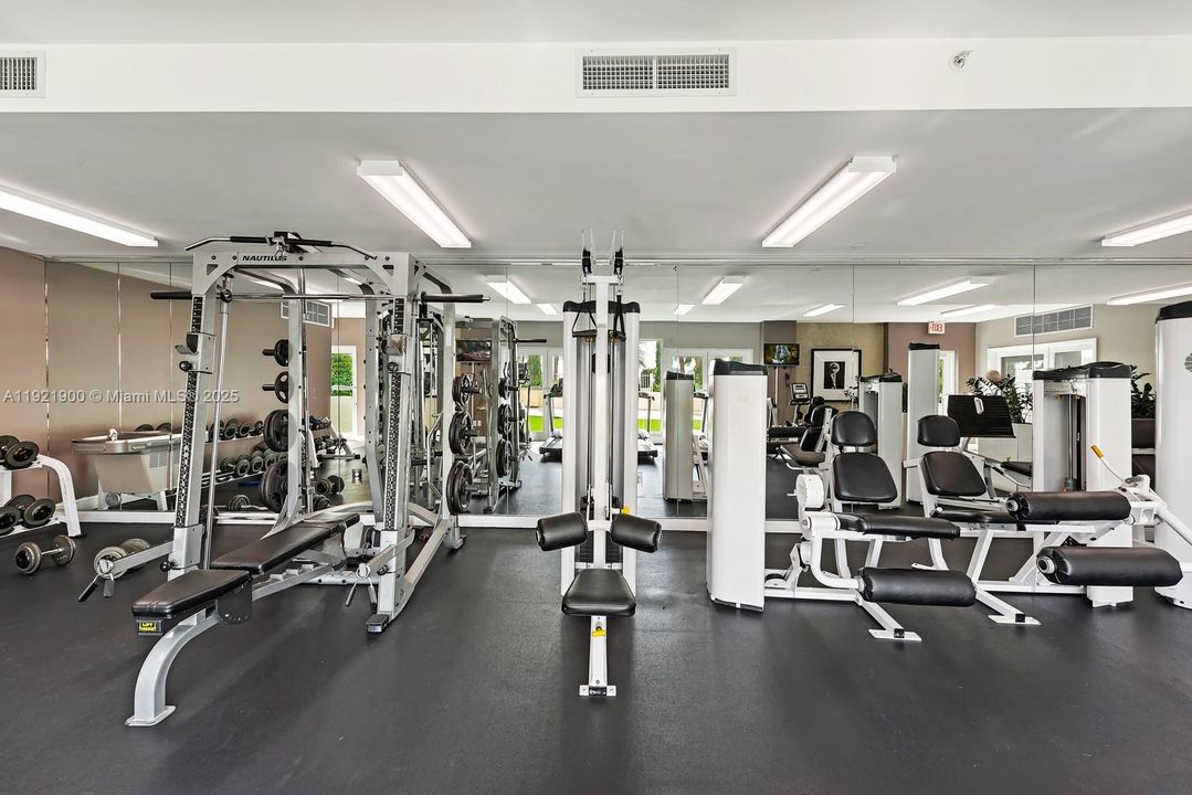 Active With Contract: $2,500 (1 beds, 1 baths, 752 Square Feet)