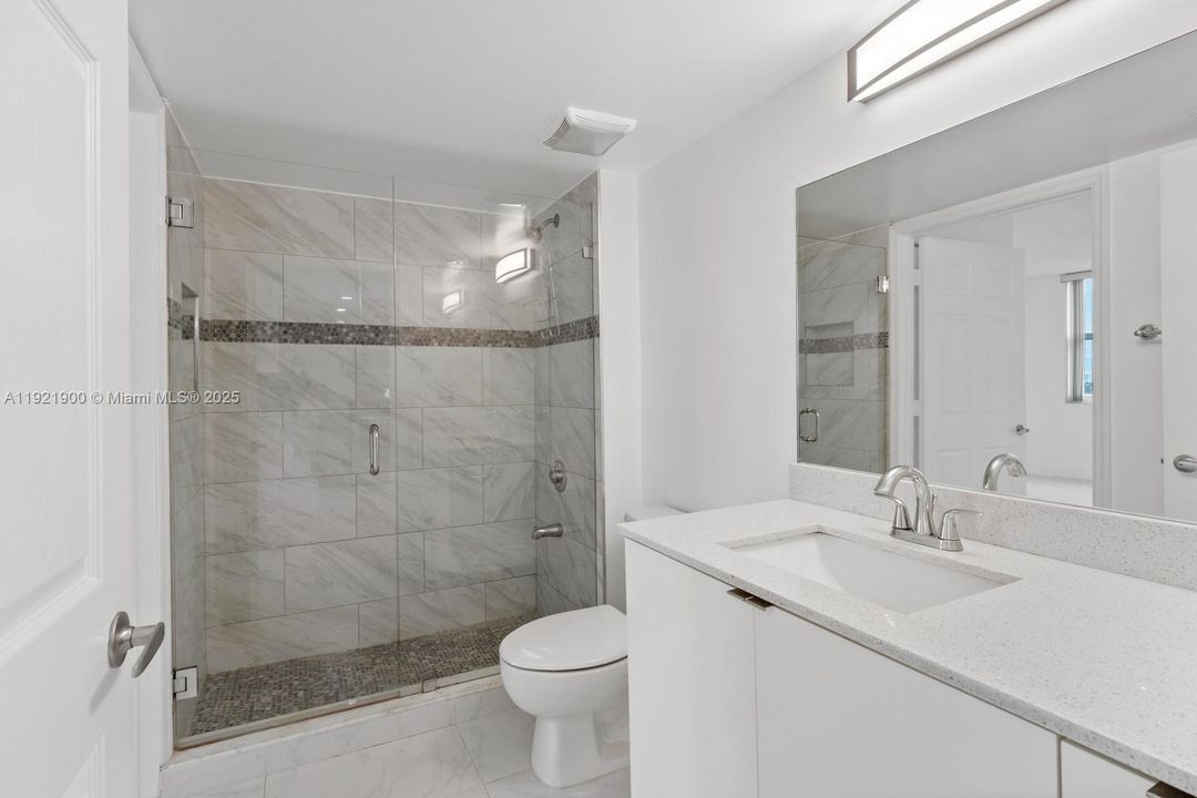 Active With Contract: $2,500 (1 beds, 1 baths, 752 Square Feet)