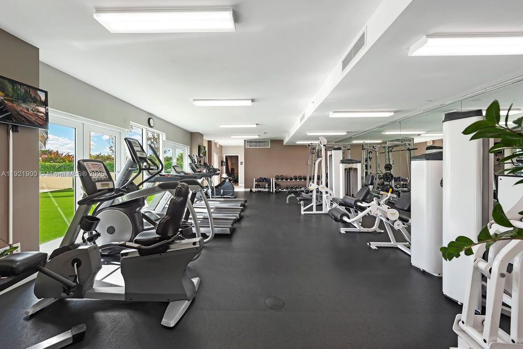 Active With Contract: $2,500 (1 beds, 1 baths, 752 Square Feet)