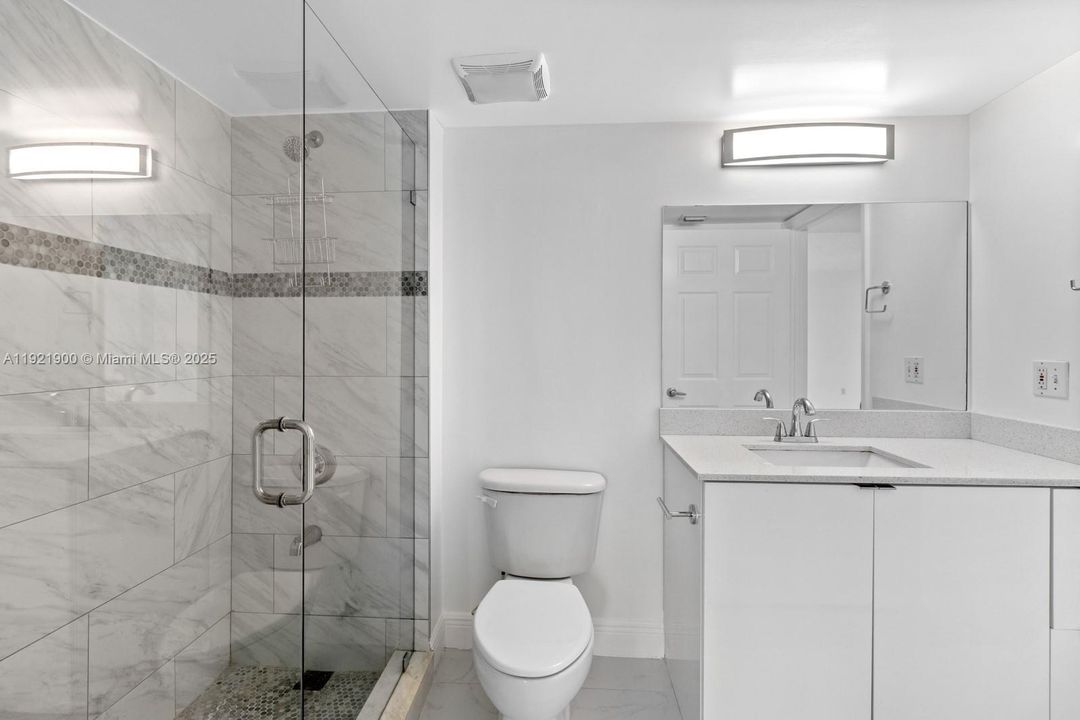 Active With Contract: $2,500 (1 beds, 1 baths, 752 Square Feet)