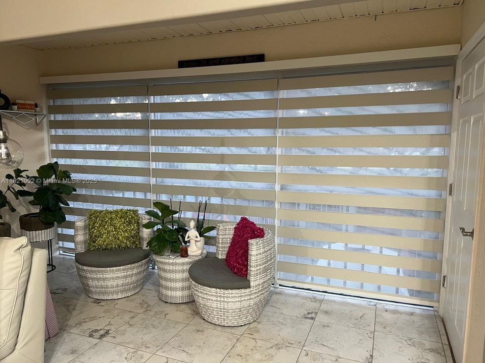 出租: $1,950 (1 贝兹, 1 浴室, 862 平方英尺)