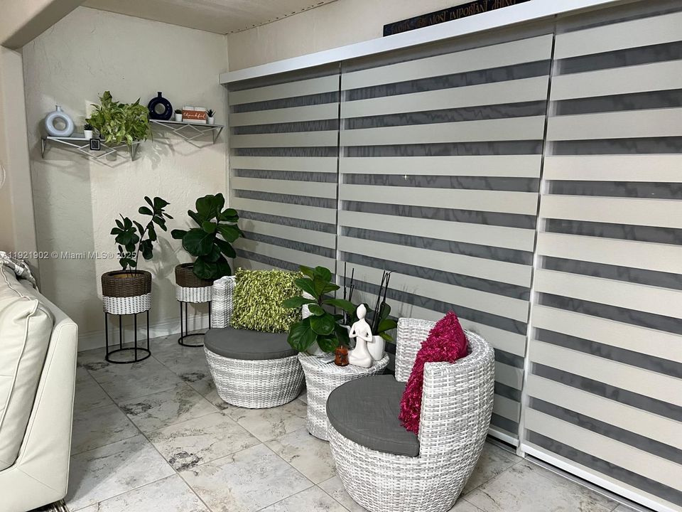 出租: $1,950 (1 贝兹, 1 浴室, 862 平方英尺)