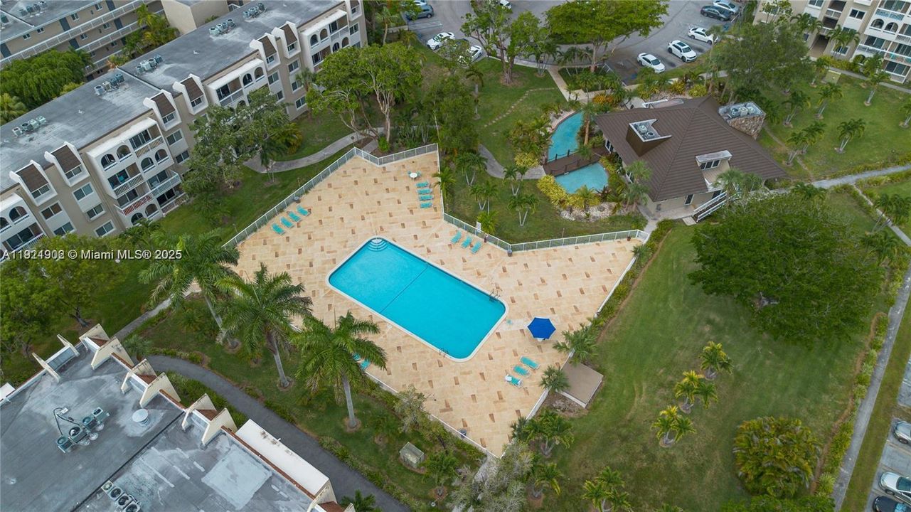 出租: $1,950 (1 贝兹, 1 浴室, 862 平方英尺)