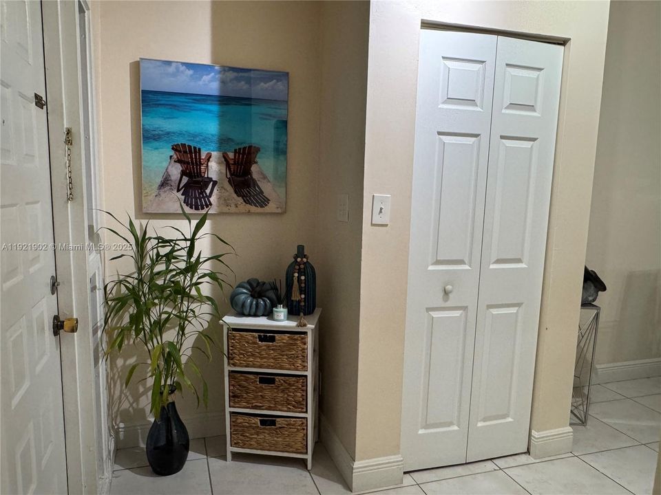 出租: $1,950 (1 贝兹, 1 浴室, 862 平方英尺)