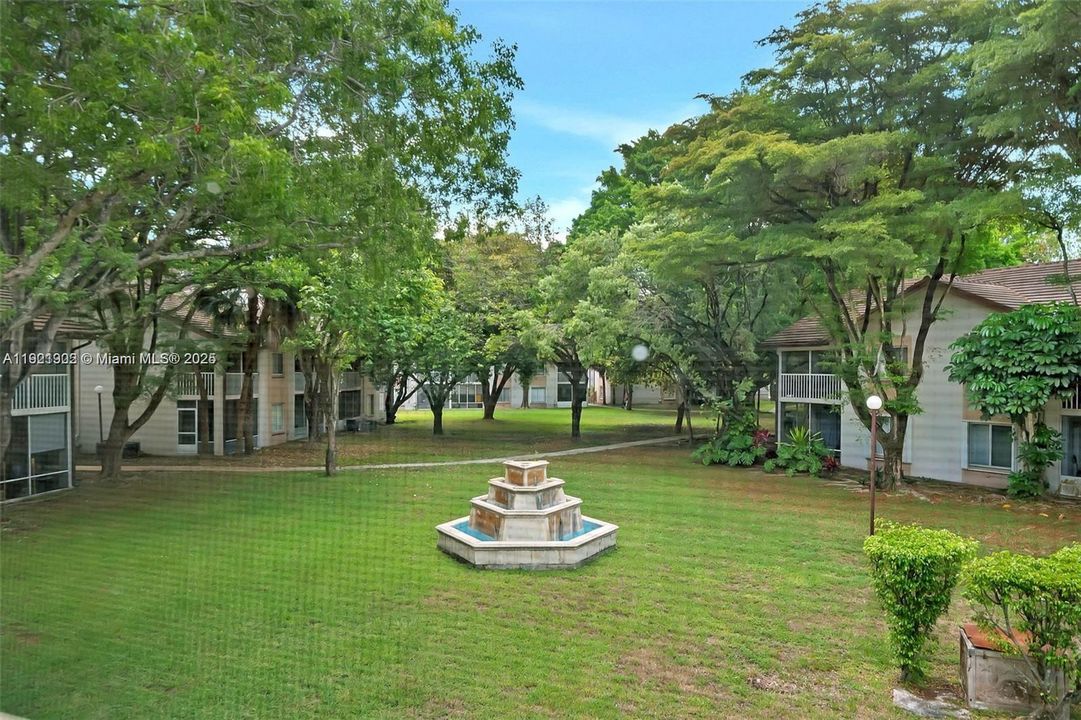 出租: $1,950 (1 贝兹, 1 浴室, 862 平方英尺)