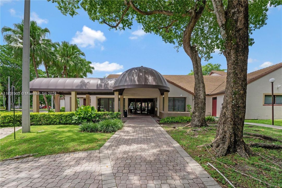 出租: $1,950 (1 贝兹, 1 浴室, 862 平方英尺)