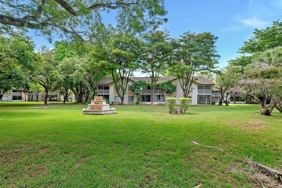 出租: $1,950 (1 贝兹, 1 浴室, 862 平方英尺)