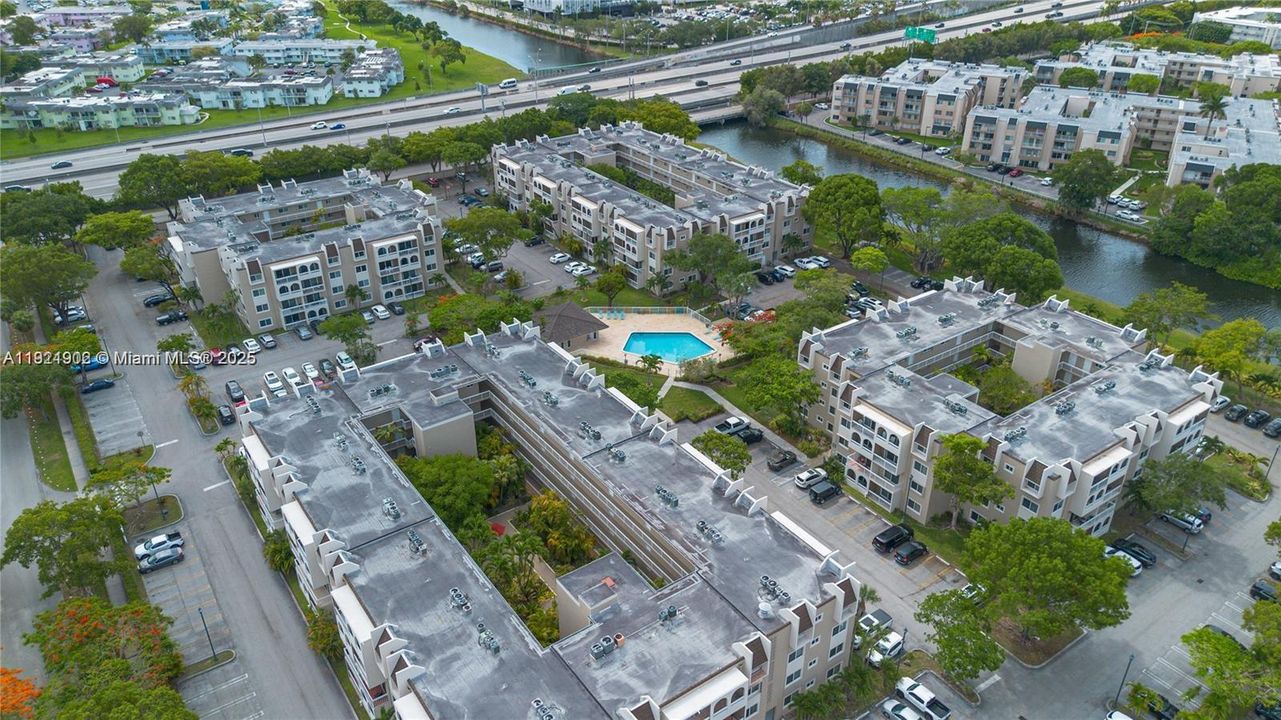 出租: $1,950 (1 贝兹, 1 浴室, 862 平方英尺)