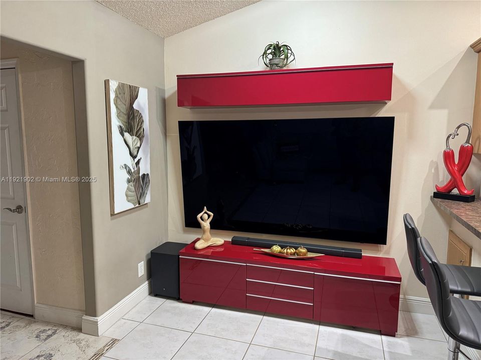 出租: $1,950 (1 贝兹, 1 浴室, 862 平方英尺)