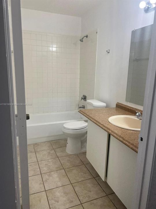 For Rent: $1,900 (2 beds, 2 baths, 992 Square Feet)