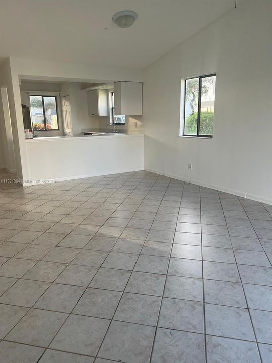 For Rent: $1,900 (2 beds, 2 baths, 992 Square Feet)