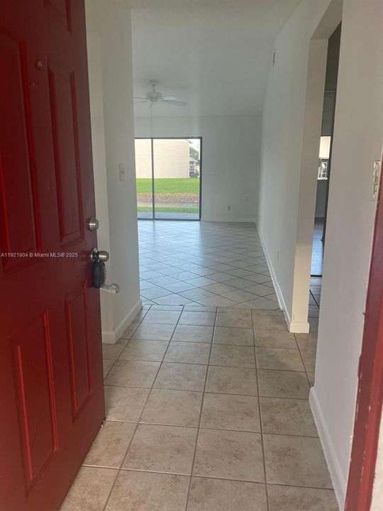 For Rent: $1,900 (2 beds, 2 baths, 992 Square Feet)