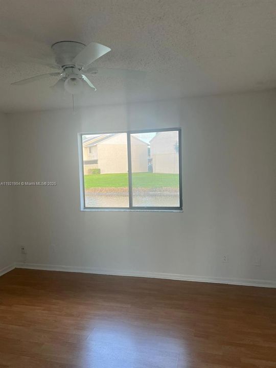 For Rent: $1,900 (2 beds, 2 baths, 992 Square Feet)