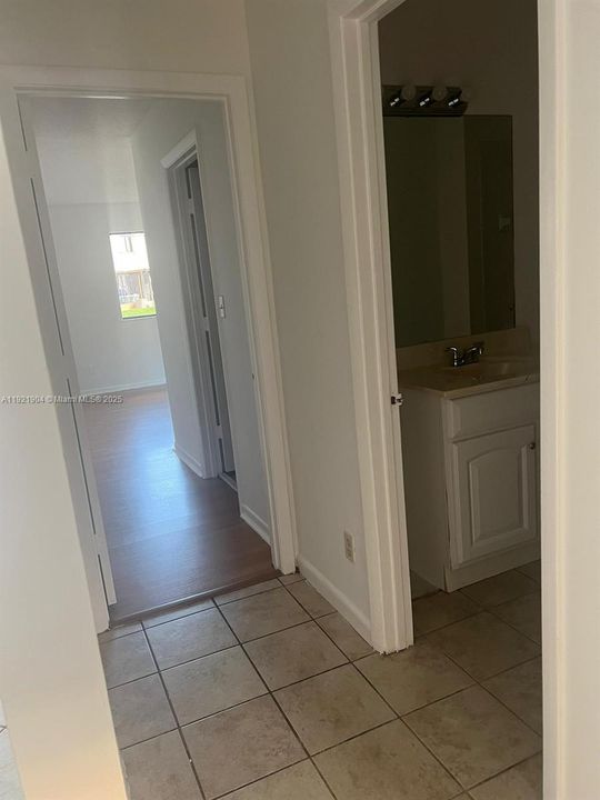 For Rent: $1,900 (2 beds, 2 baths, 992 Square Feet)