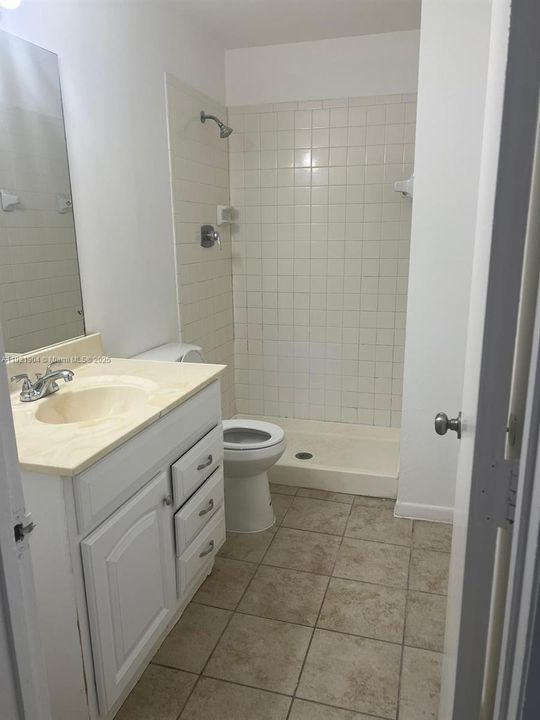 For Rent: $1,900 (2 beds, 2 baths, 992 Square Feet)
