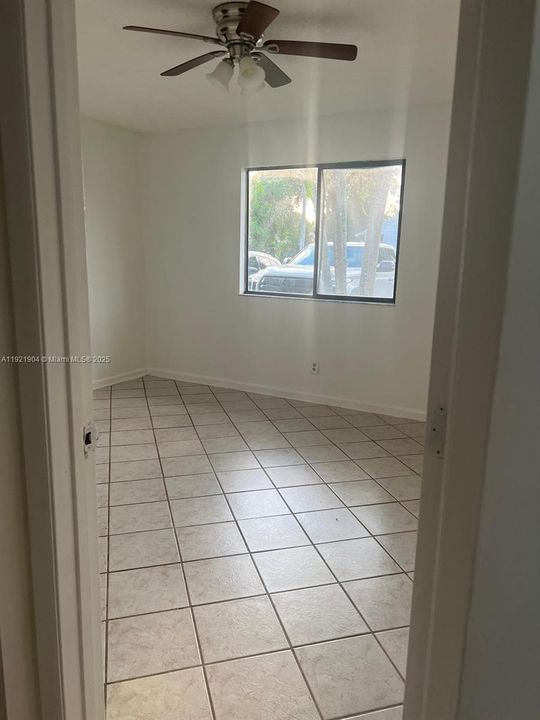 For Rent: $1,900 (2 beds, 2 baths, 992 Square Feet)