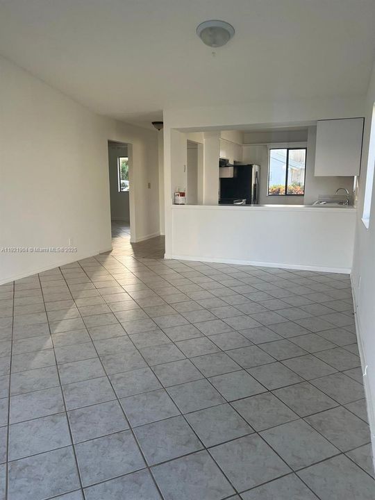 For Rent: $1,900 (2 beds, 2 baths, 992 Square Feet)