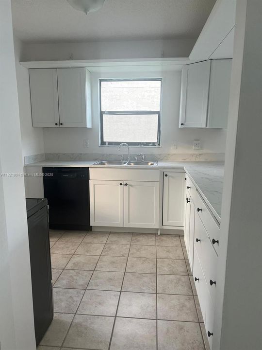 For Rent: $1,900 (2 beds, 2 baths, 992 Square Feet)