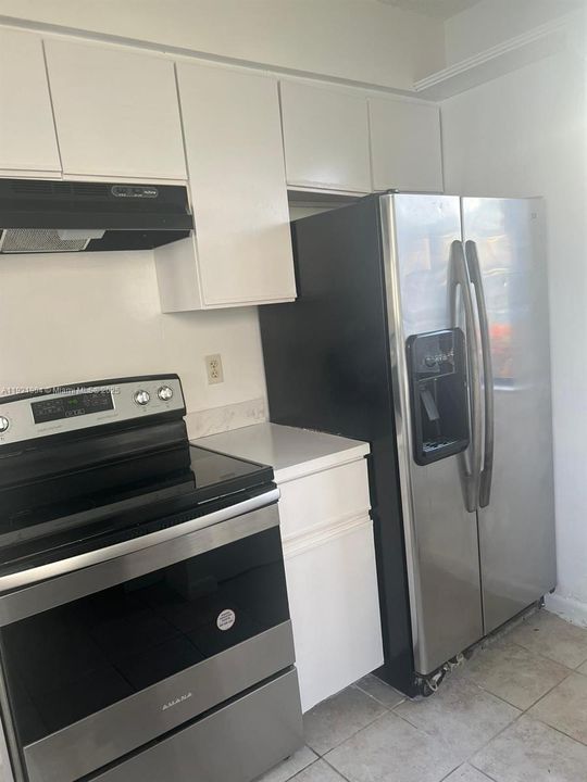 For Rent: $1,900 (2 beds, 2 baths, 992 Square Feet)