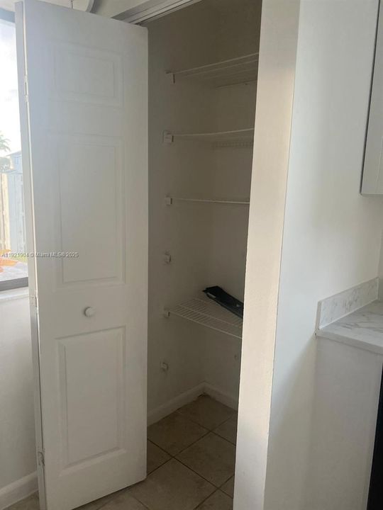 For Rent: $1,900 (2 beds, 2 baths, 992 Square Feet)