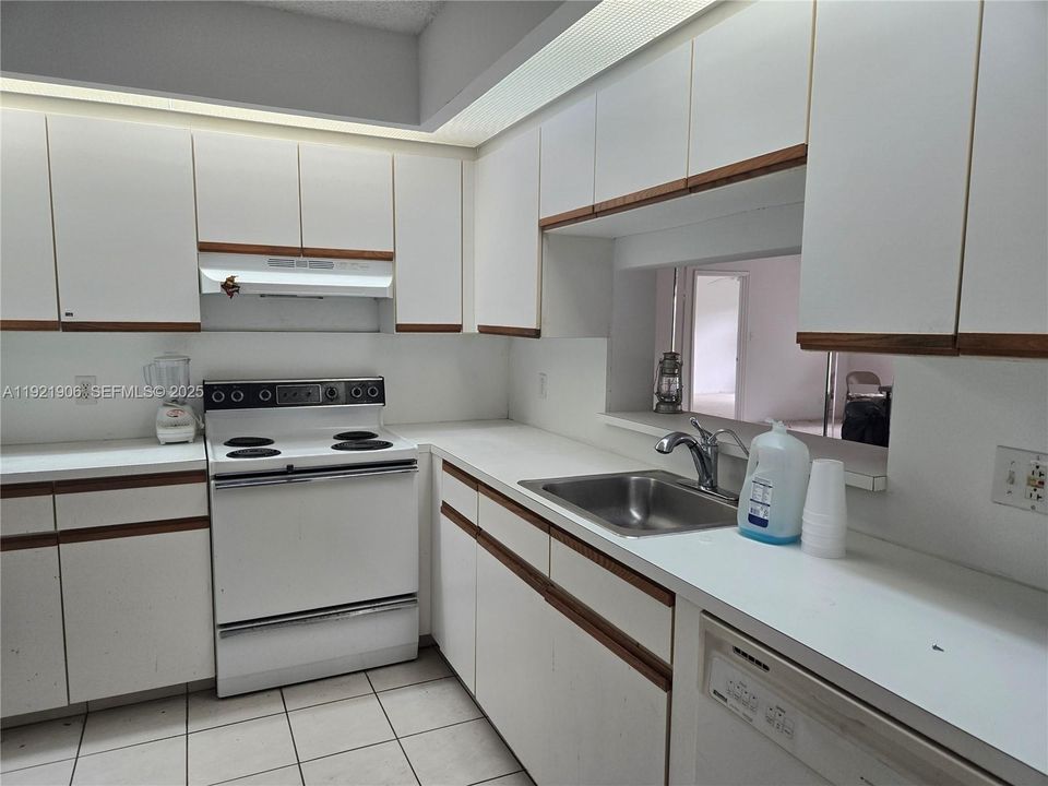 For Sale: $169,500 (2 beds, 2 baths, 1192 Square Feet)