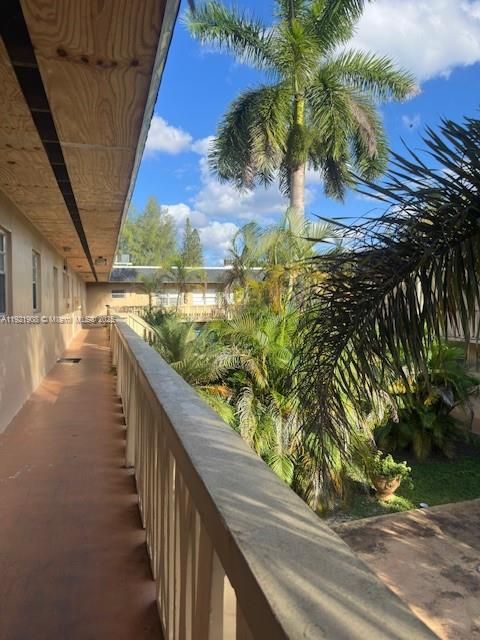 For Sale: $160,000 (1 beds, 1 baths, 813 Square Feet)