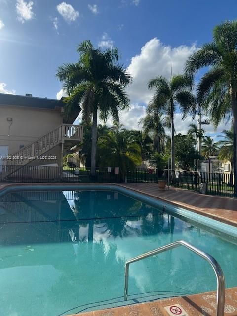 For Sale: $160,000 (1 beds, 1 baths, 813 Square Feet)