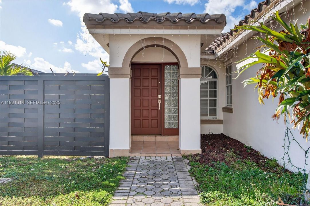 For Rent: $3,500 (2 beds, 1 baths, 1453 Square Feet)