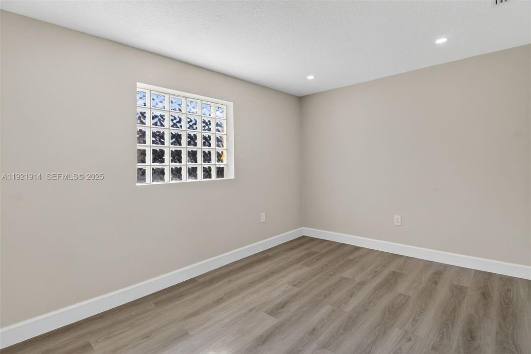 For Rent: $3,500 (2 beds, 1 baths, 1453 Square Feet)