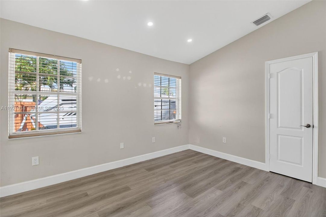 For Rent: $3,500 (2 beds, 1 baths, 1453 Square Feet)