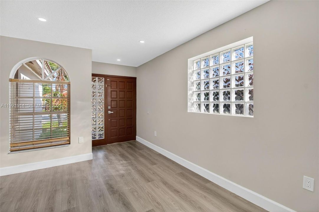 For Rent: $3,500 (2 beds, 1 baths, 1453 Square Feet)