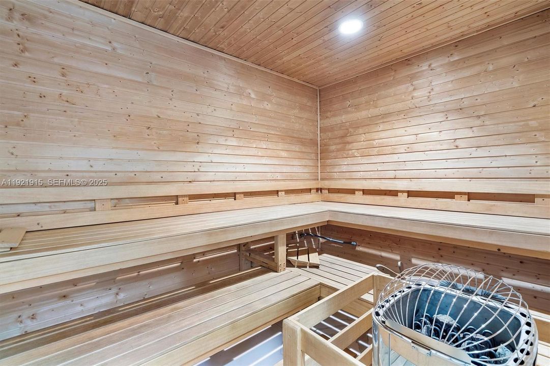 На продажу: $699,000 (2 спален, 2 ванн, 1174 Квадратных фут)