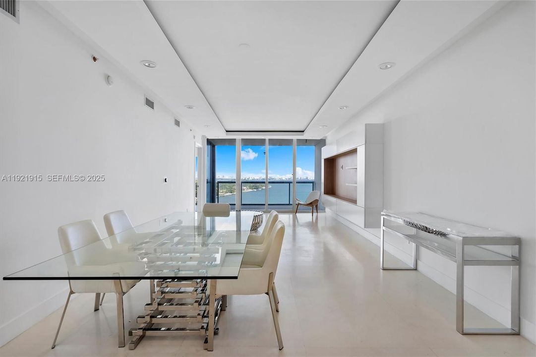 На продажу: $699,000 (2 спален, 2 ванн, 1174 Квадратных фут)