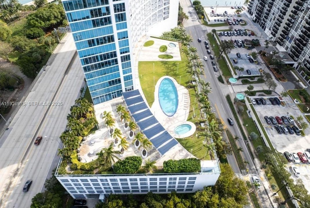 На продажу: $699,000 (2 спален, 2 ванн, 1174 Квадратных фут)