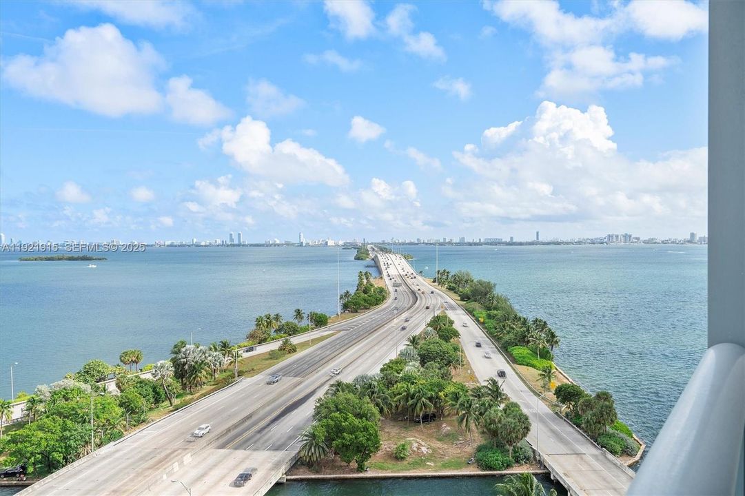 На продажу: $699,000 (2 спален, 2 ванн, 1174 Квадратных фут)