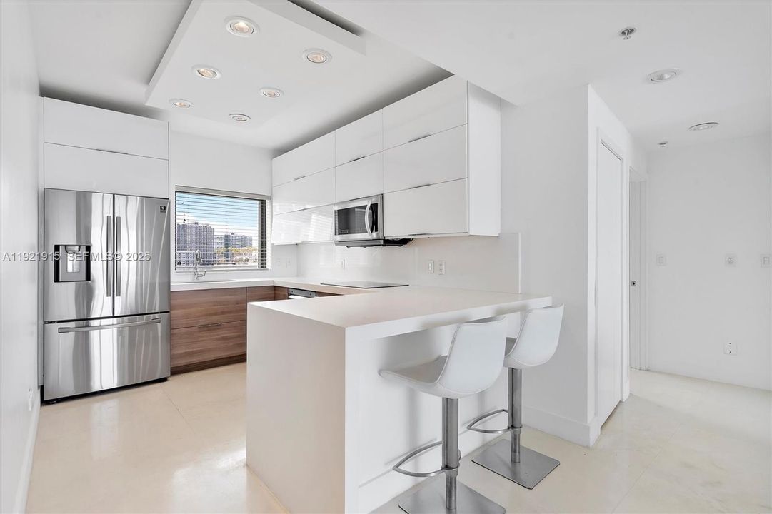 На продажу: $699,000 (2 спален, 2 ванн, 1174 Квадратных фут)