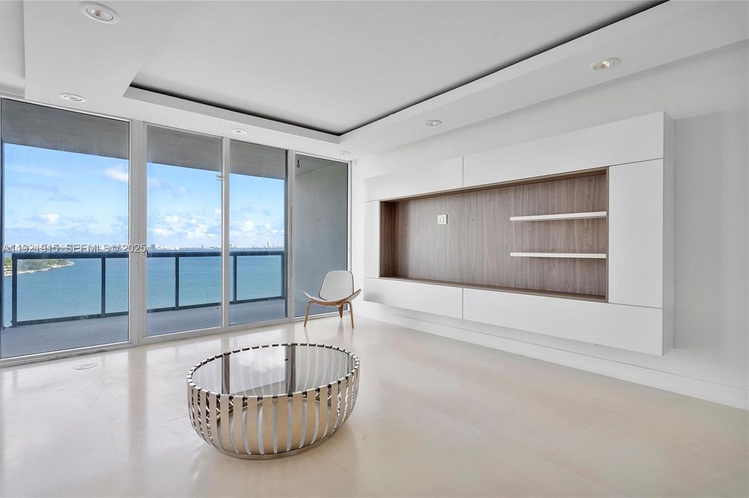 На продажу: $699,000 (2 спален, 2 ванн, 1174 Квадратных фут)